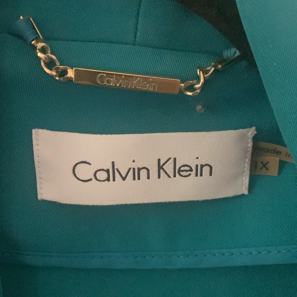 Calvin Klein - Picture 2 of 4